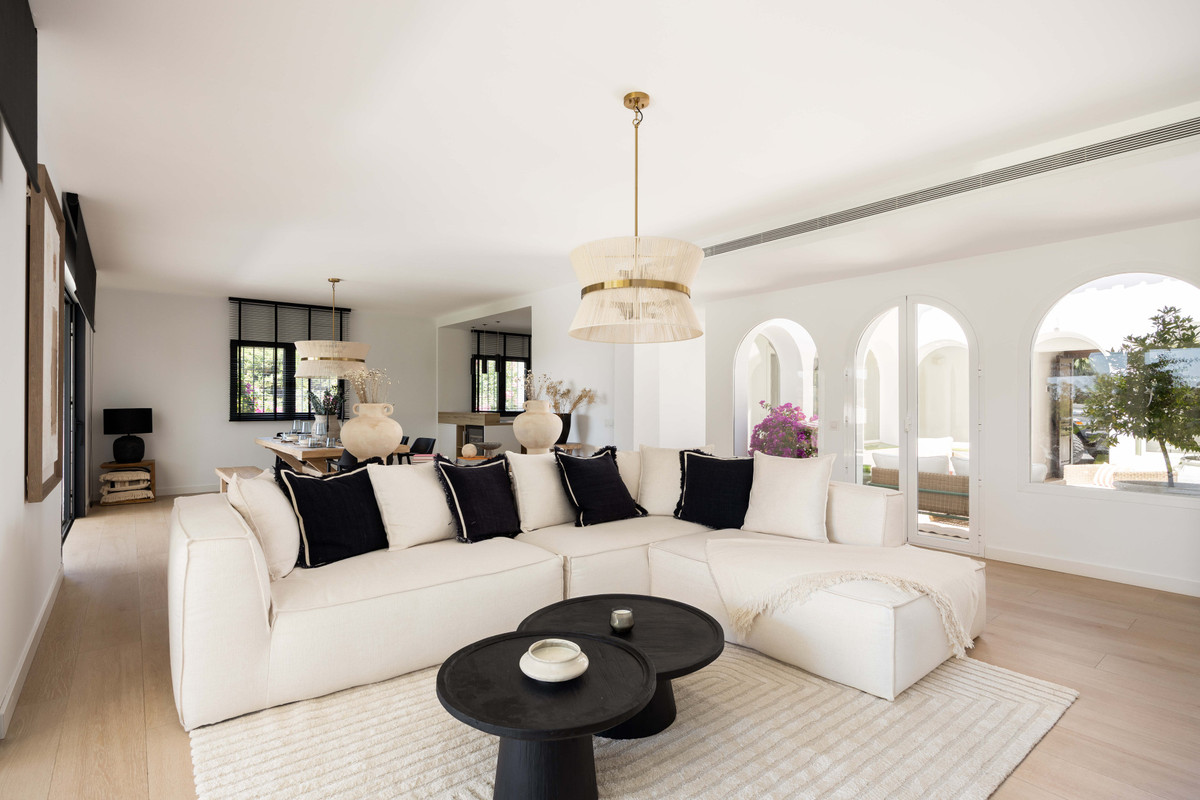 4 Bed Townhouse for sale in El Paraiso Costa Del Sol, Málaga, Spain