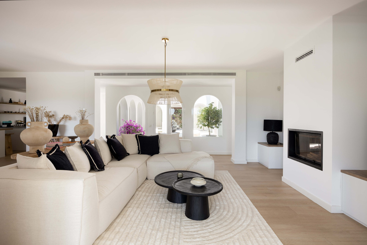 4 Bed Townhouse for sale in El Paraiso Costa Del Sol, Málaga, Spain