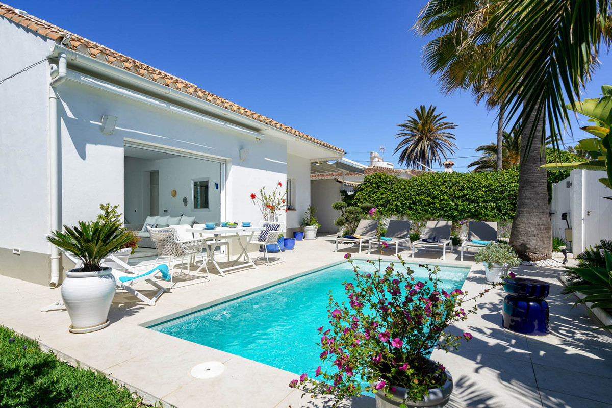 Se vende Villa - Chalet de 3 dormitorios en Costa Del Sol, Málaga, España