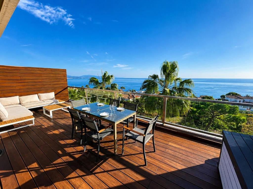 2 Bed Apartment for sale in Manilva Costa Del Sol, Málaga, Spain