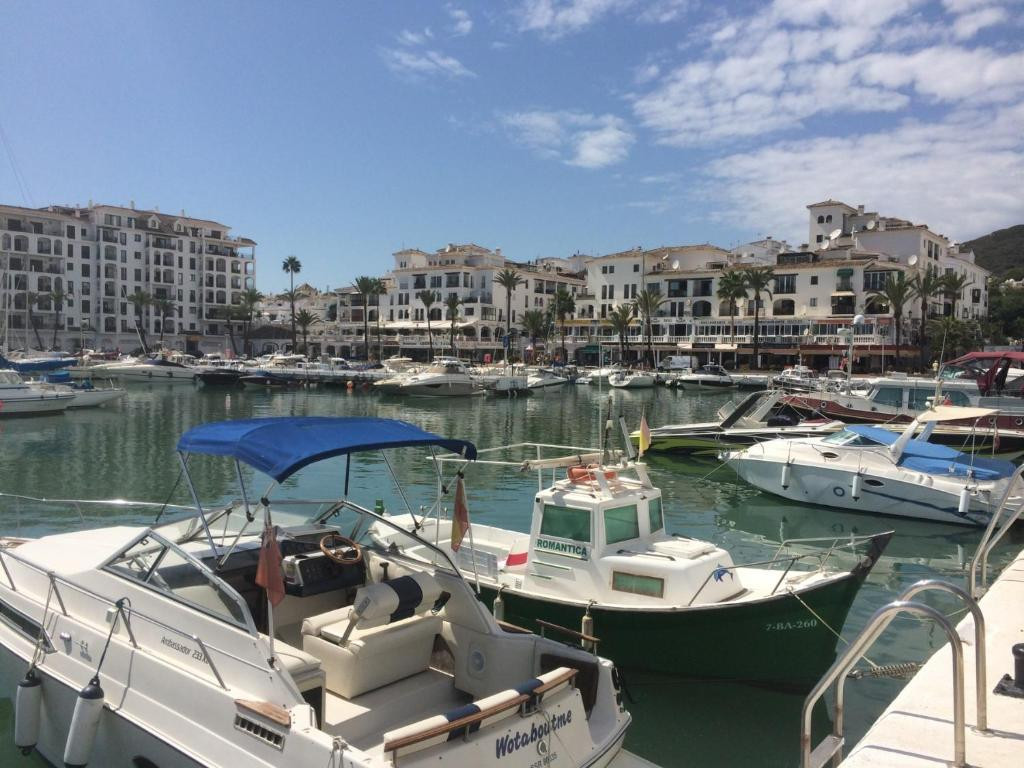 2 Bed Apartment for sale in Manilva Costa Del Sol, Málaga, Spain