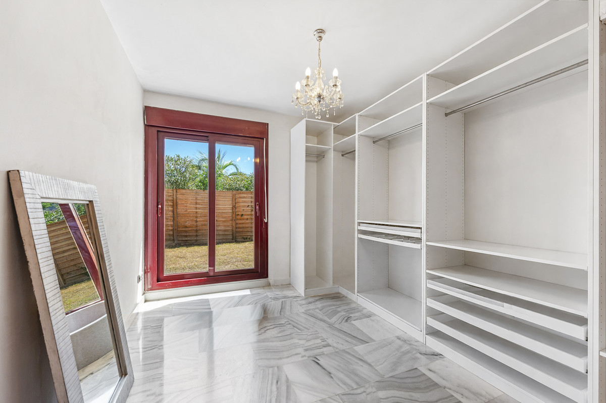 Se vende Villa - Chalet de 3 dormitorios en Costa Del Sol, Málaga, España