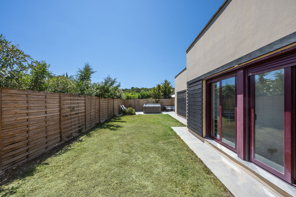 Se vende Villa - Chalet de 3 dormitorios en Costa Del Sol, Málaga, España