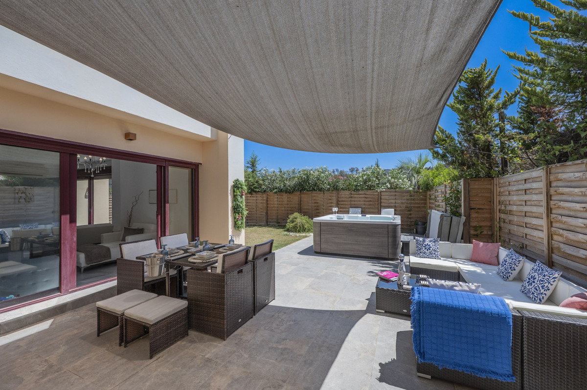 Se vende Villa - Chalet de 3 dormitorios en Costa Del Sol, Málaga, España