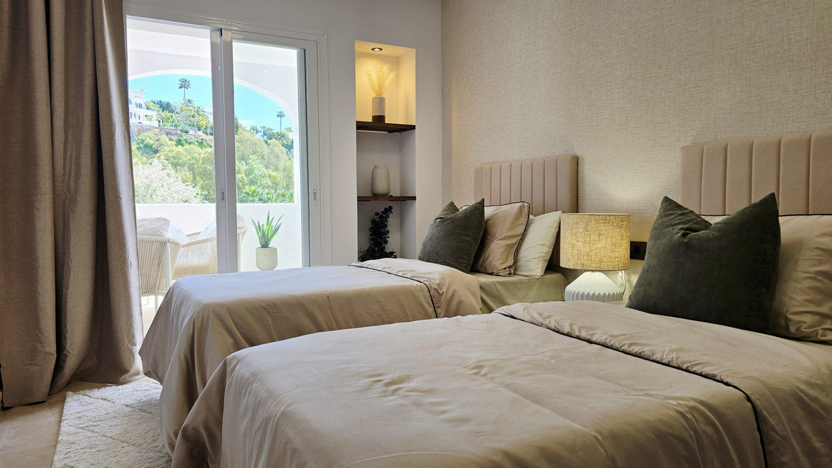 3 Bed Apartment for sale in La Quinta Costa Del Sol, Málaga, Spain