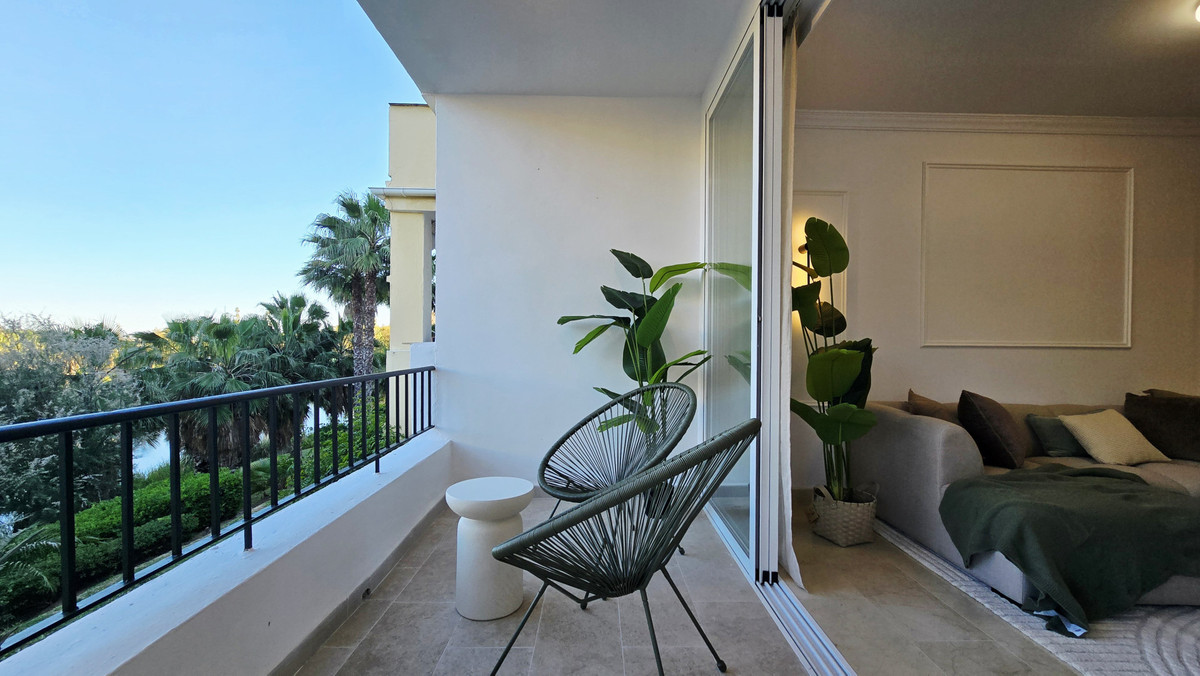 3 Bed Apartment for sale in La Quinta Costa Del Sol, Málaga, Spain