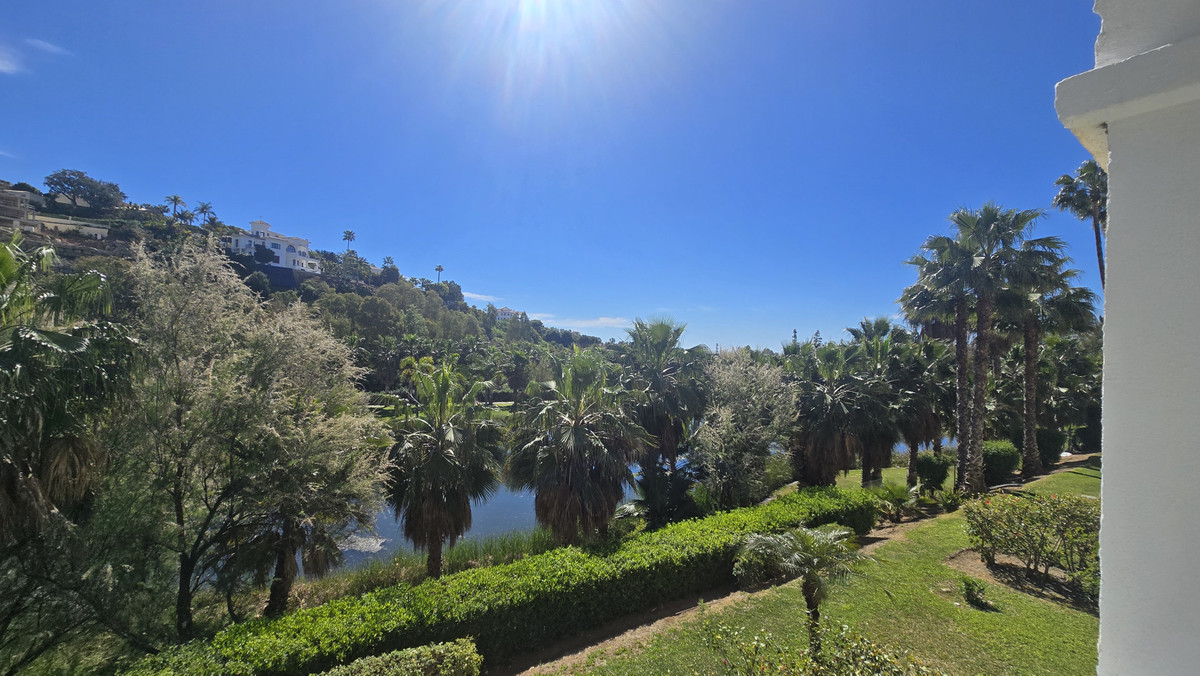 3 Bed Apartment for sale in La Quinta Costa Del Sol, Málaga, Spain
