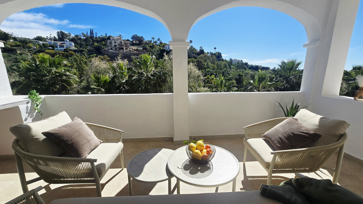 3 Bed Apartment for sale in La Quinta Costa Del Sol, Málaga, Spain