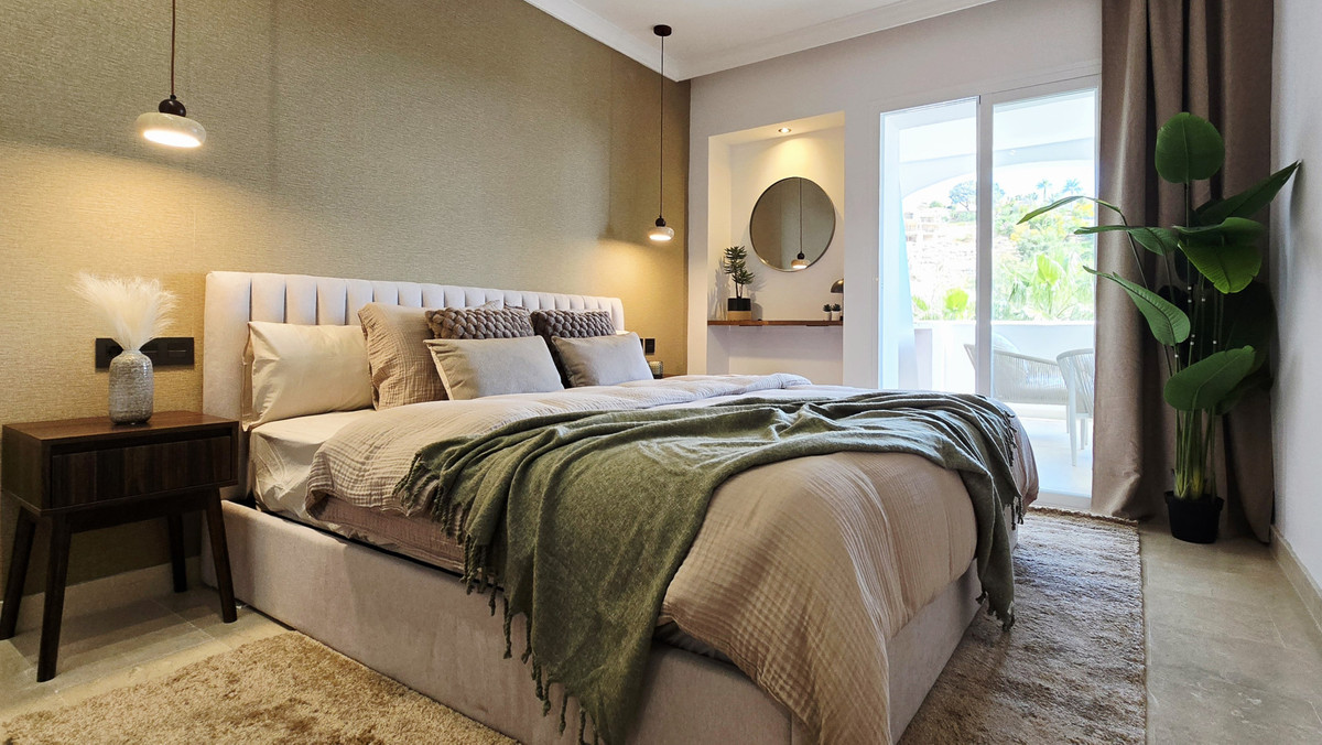 3 Bed Apartment for sale in La Quinta Costa Del Sol, Málaga, Spain