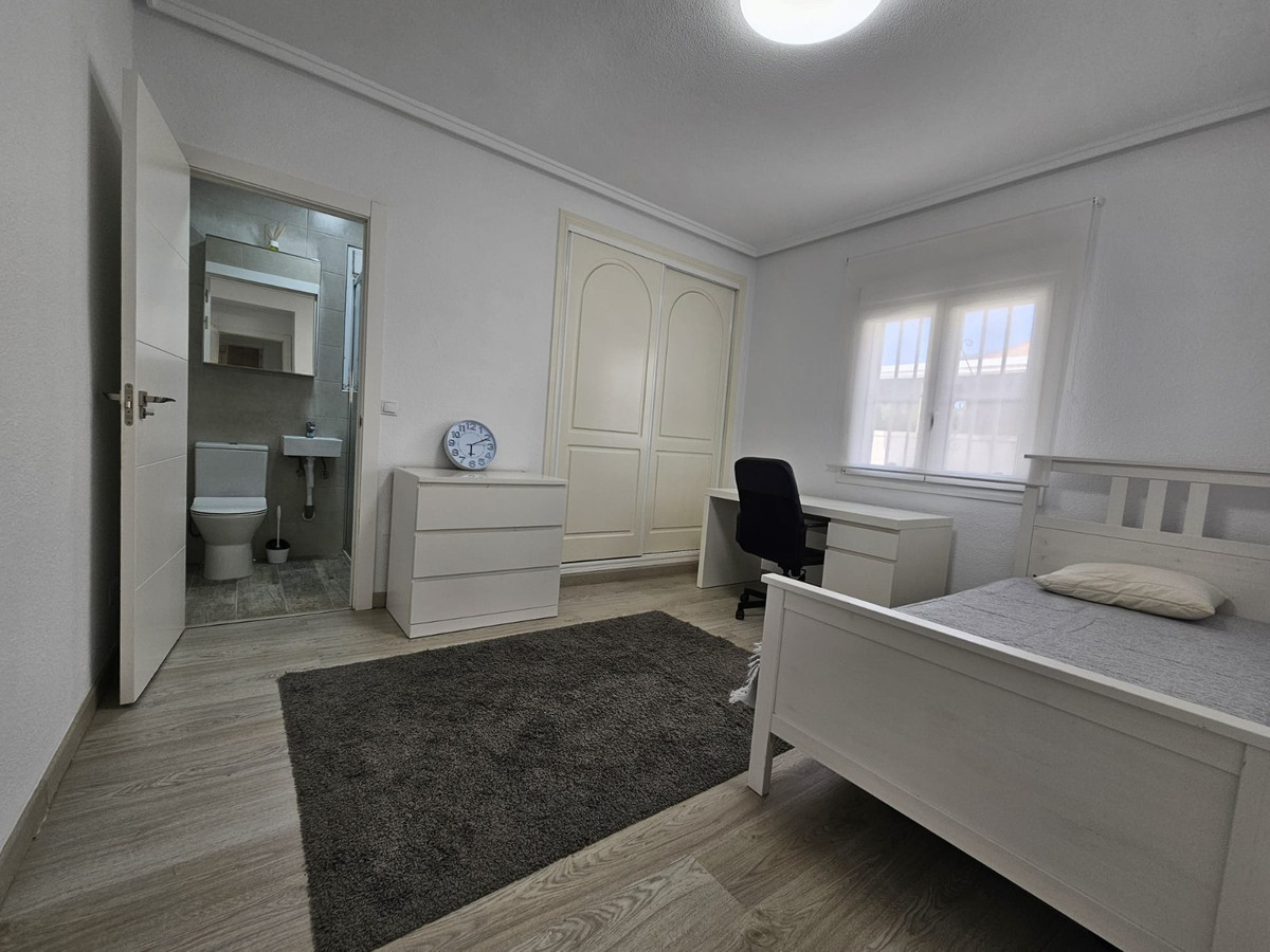 Se vende Villa - Chalet de 4 dormitorios en Costa Blanca, Alicante, España