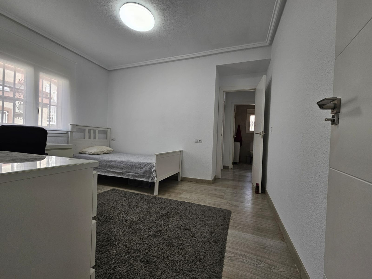 Se vende Villa - Chalet de 4 dormitorios en Costa Blanca, Alicante, España