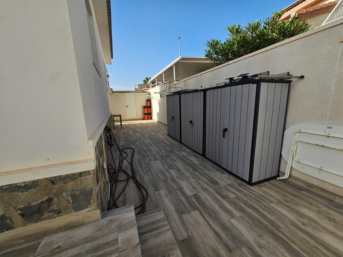 Se vende Villa - Chalet de 4 dormitorios en Costa Blanca, Alicante, España