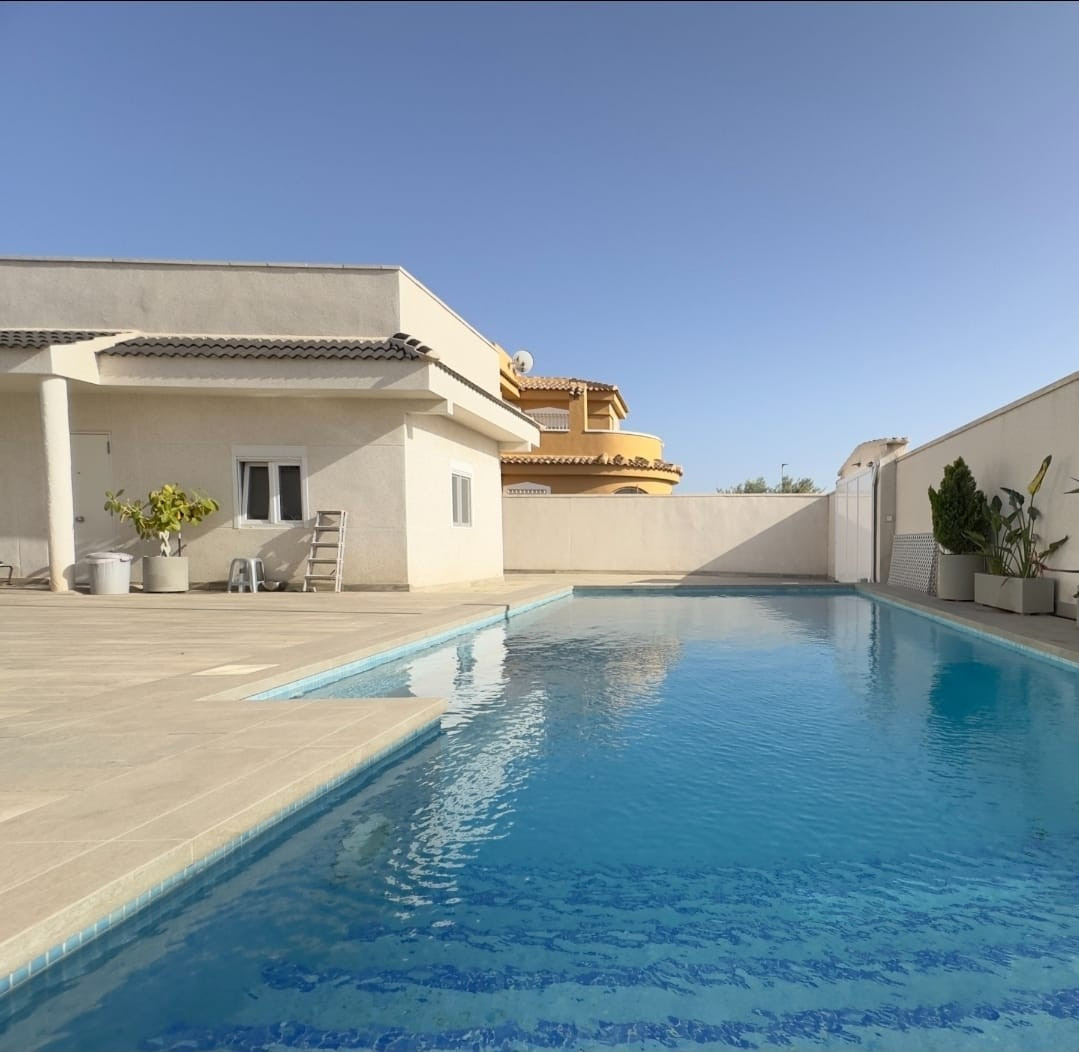Se vende Villa - Chalet de 4 dormitorios en Costa Blanca, Alicante, España