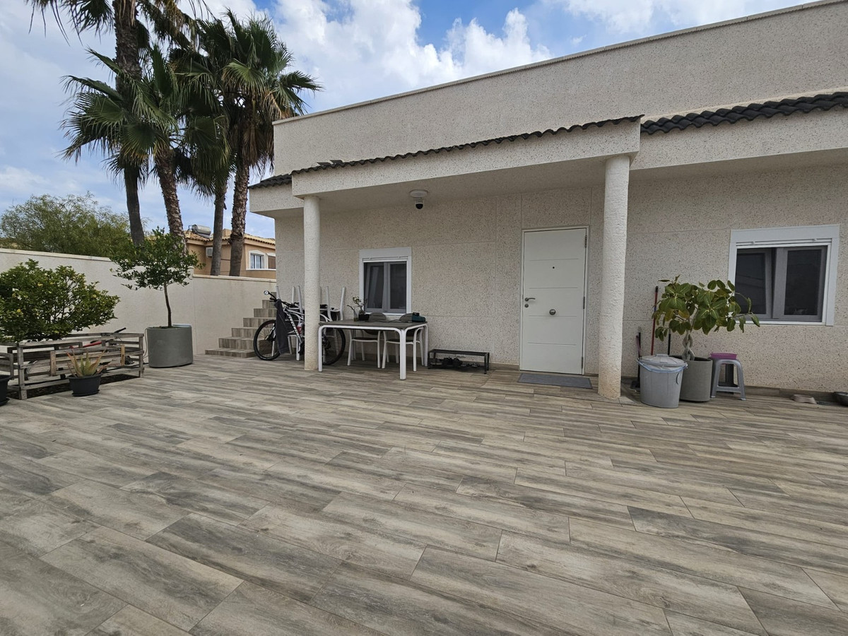 Se vende Villa - Chalet de 4 dormitorios en Costa Blanca, Alicante, España