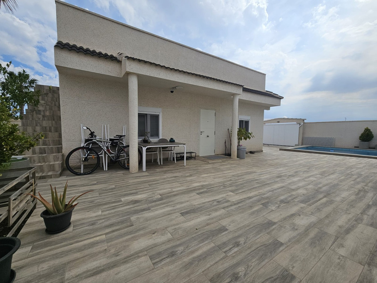Se vende Villa - Chalet de 4 dormitorios en Costa Blanca, Alicante, España