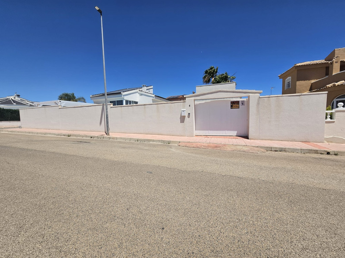 Se vende Villa - Chalet de 4 dormitorios en Costa Blanca, Alicante, España