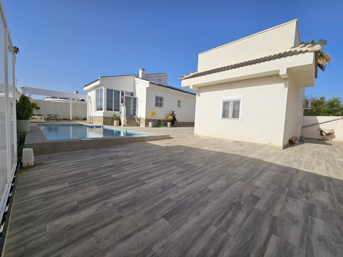 Se vende Villa - Chalet de 4 dormitorios en Costa Blanca, Alicante, España