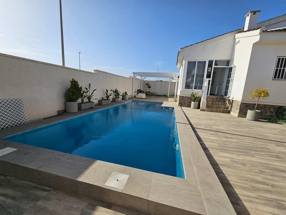 Se vende Villa - Chalet de 4 dormitorios en Costa Blanca, Alicante, España