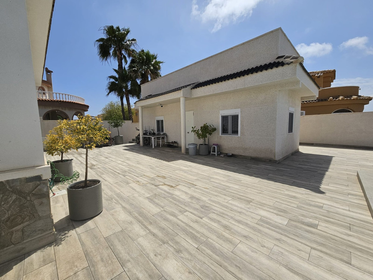 Se vende Villa - Chalet de 4 dormitorios en Costa Blanca, Alicante, España