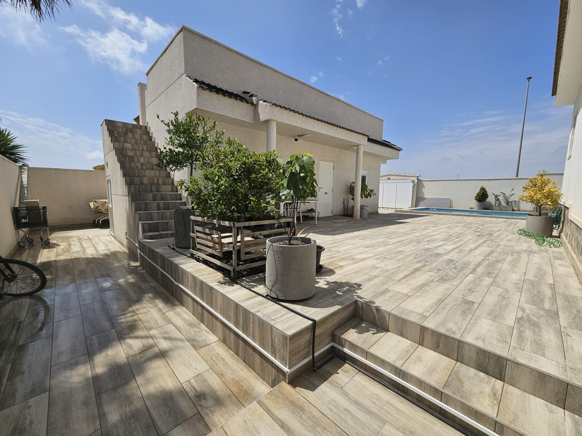 Se vende Villa - Chalet de 4 dormitorios en Costa Blanca, Alicante, España