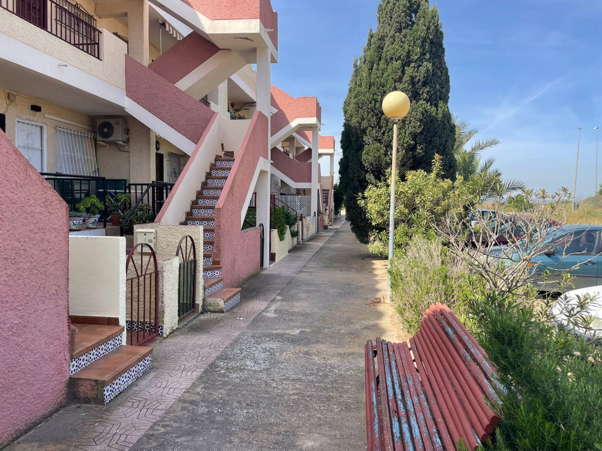 1 Bed Townhouse for sale in Guardamar Del Segura Costa Blanca, Alicante, Spain