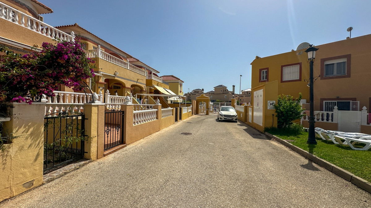 2 Bed Townhouse for sale in La Regia Costa Blanca, Alicante, Spain