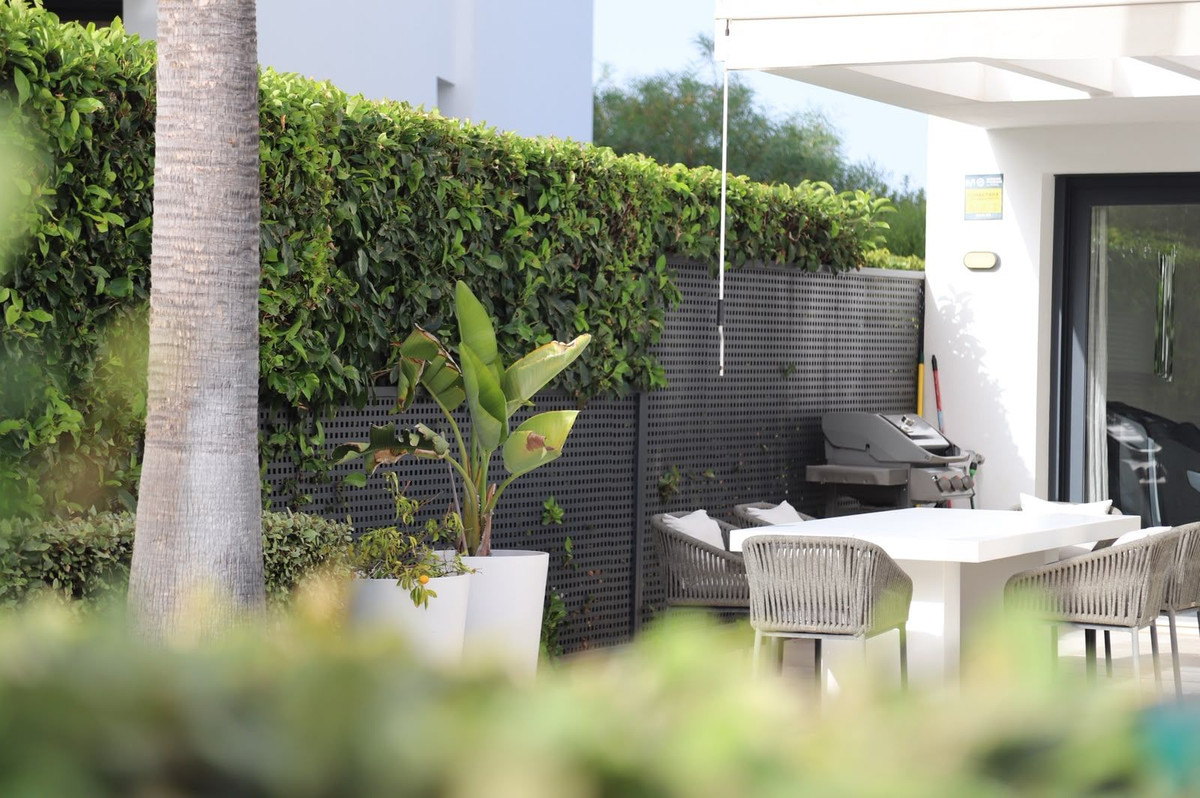 3 Bed Apartment for sale in Atalaya Costa Del Sol, Málaga, Spain