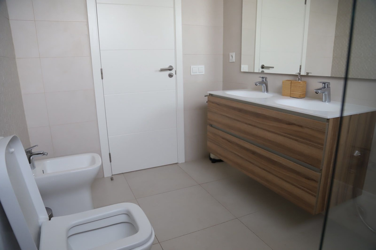 3 Bed Apartment for sale in Atalaya Costa Del Sol, Málaga, Spain