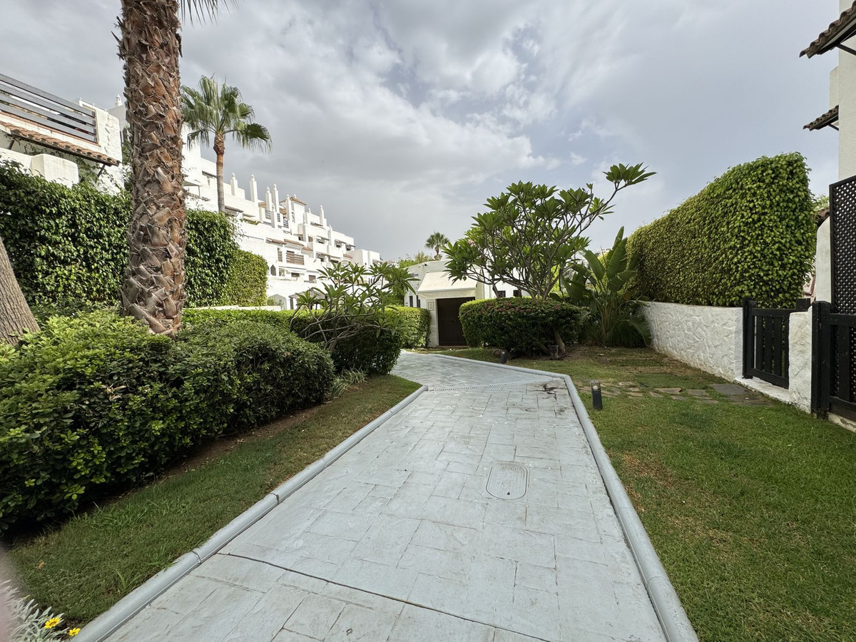 2 Bed Apartment for sale in Estepona Costa Del Sol, Málaga, Spain