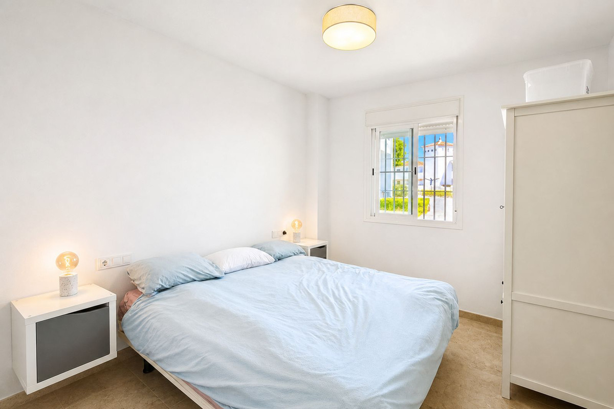 3 Bed Apartment for sale in La Duquesa Costa Del Sol, Málaga, Spain