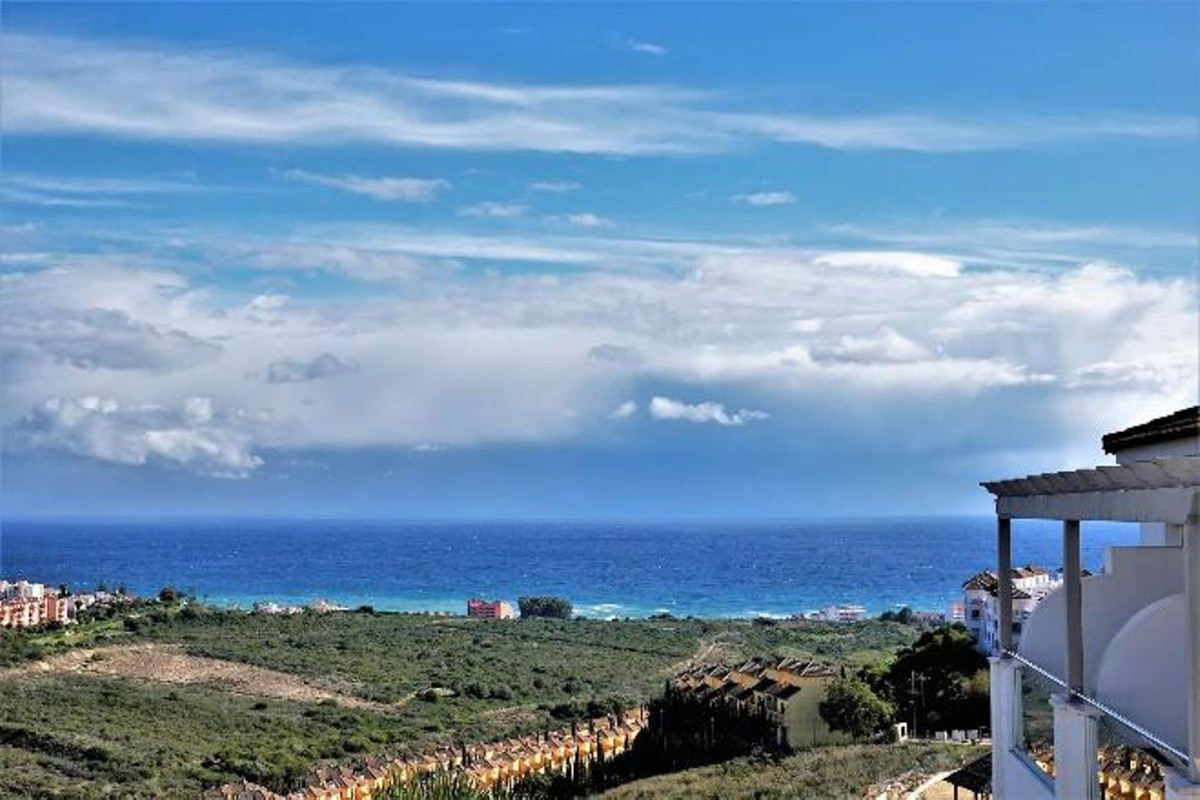 3 Bed Apartment for sale in La Duquesa Costa Del Sol, Málaga, Spain