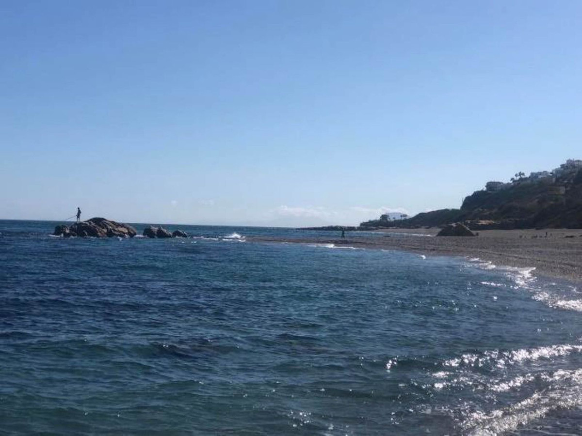 3 Bed Apartment for sale in La Duquesa Costa Del Sol, Málaga, Spain