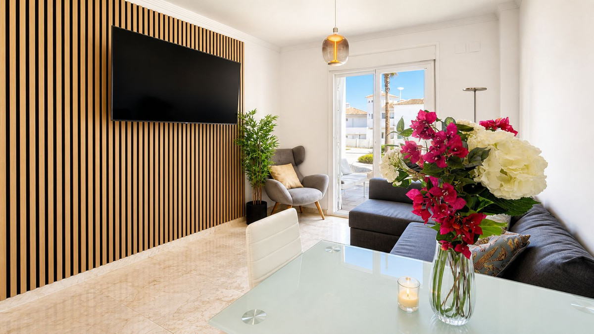 3 Bed Apartment for sale in La Duquesa Costa Del Sol, Málaga, Spain