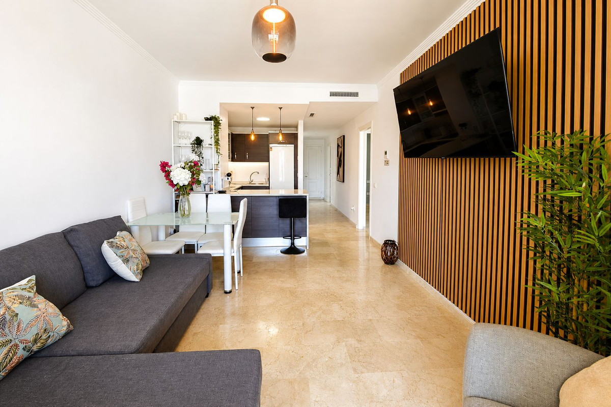 3 Bed Apartment for sale in La Duquesa Costa Del Sol, Málaga, Spain