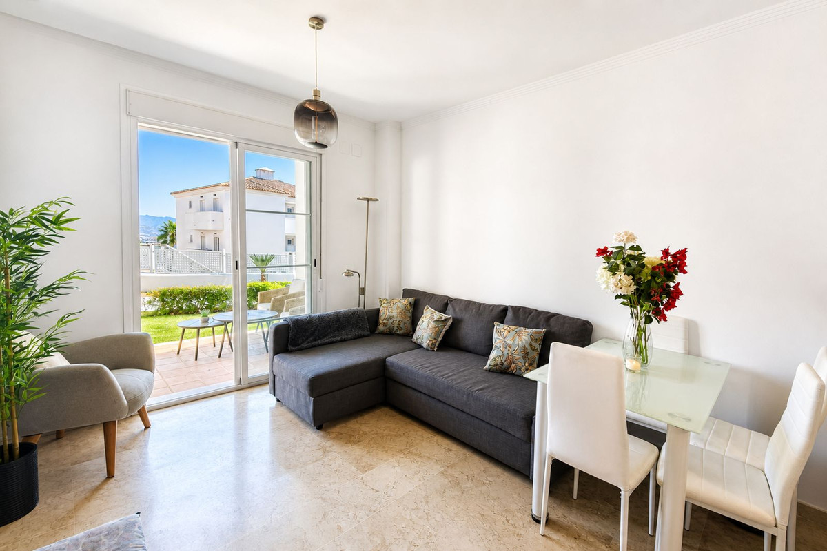 3 Bed Apartment for sale in La Duquesa Costa Del Sol, Málaga, Spain