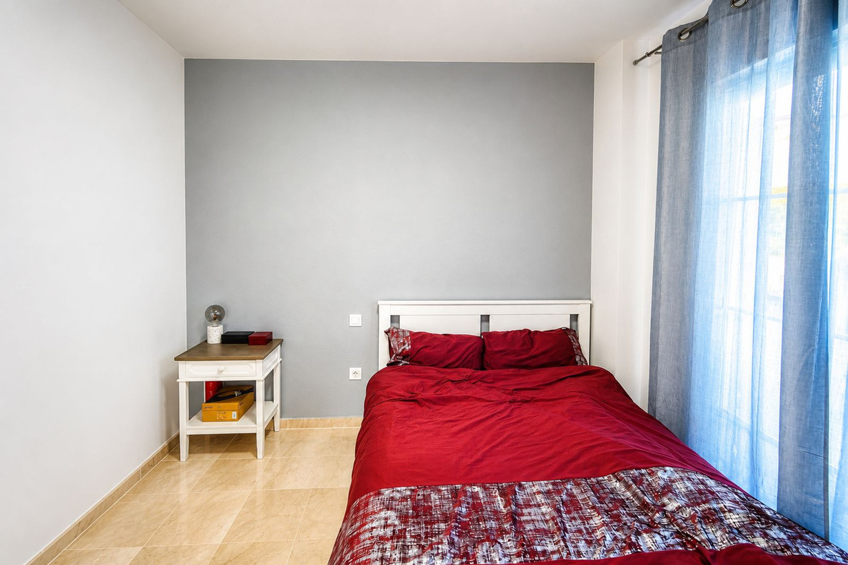 3 Bed Apartment for sale in La Duquesa Costa Del Sol, Málaga, Spain