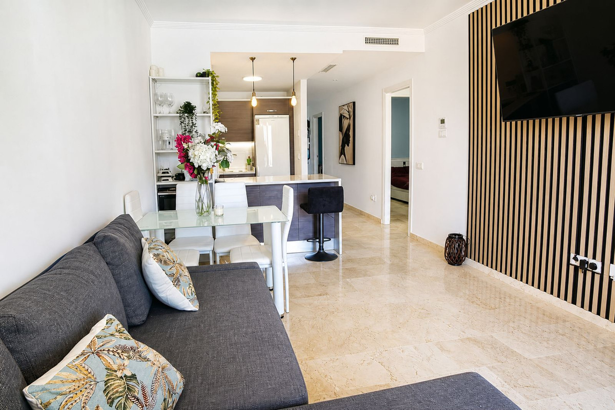 3 Bed Apartment for sale in La Duquesa Costa Del Sol, Málaga, Spain