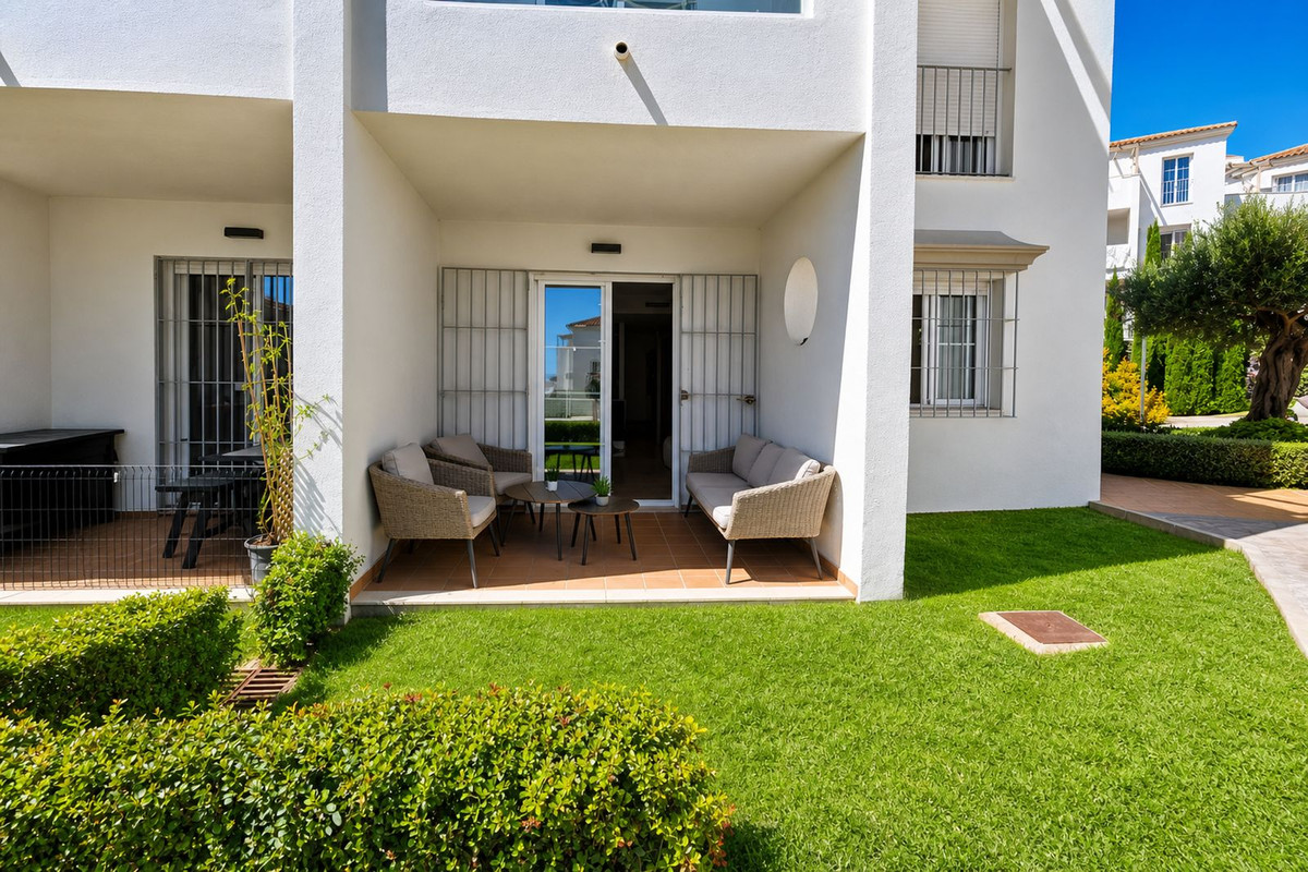 3 Bed Apartment for sale in La Duquesa Costa Del Sol, Málaga, Spain