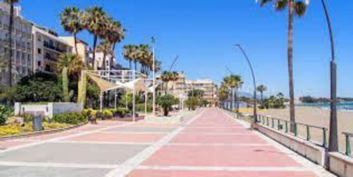 3 Bed Apartment for sale in La Duquesa Costa Del Sol, Málaga, Spain