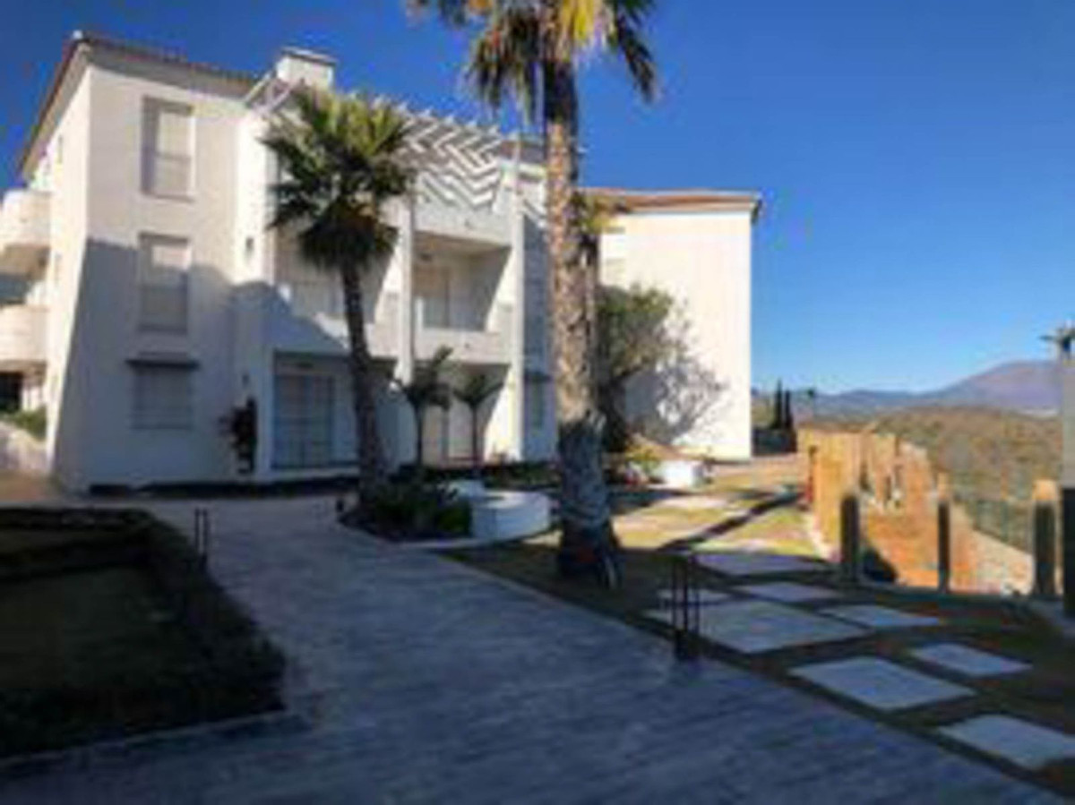 3 Bed Apartment for sale in La Duquesa Costa Del Sol, Málaga, Spain