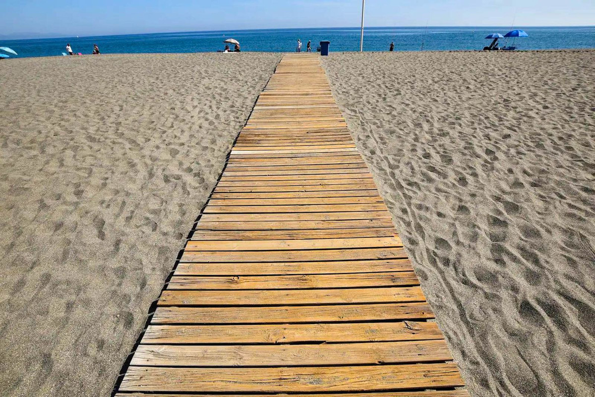 3 Bed Apartment for sale in La Duquesa Costa Del Sol, Málaga, Spain