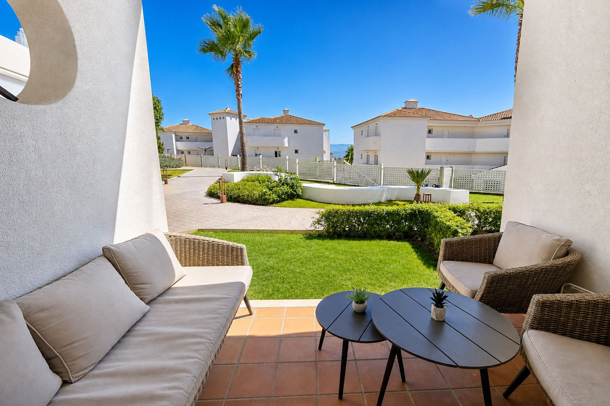3 Bed Apartment for sale in La Duquesa Costa Del Sol, Málaga, Spain
