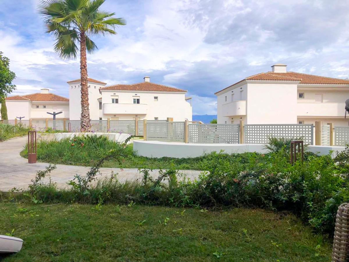 3 Bed Apartment for sale in La Duquesa Costa Del Sol, Málaga, Spain