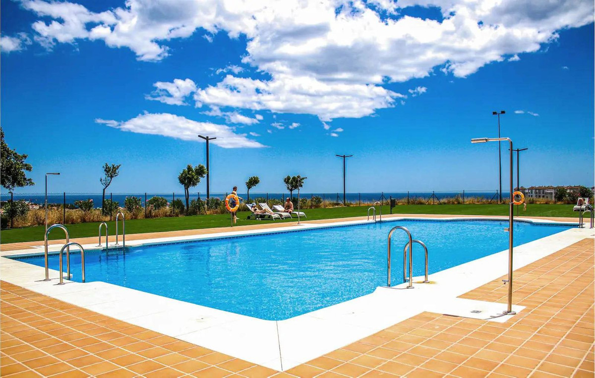3 Bed Apartment for sale in La Duquesa Costa Del Sol, Málaga, Spain