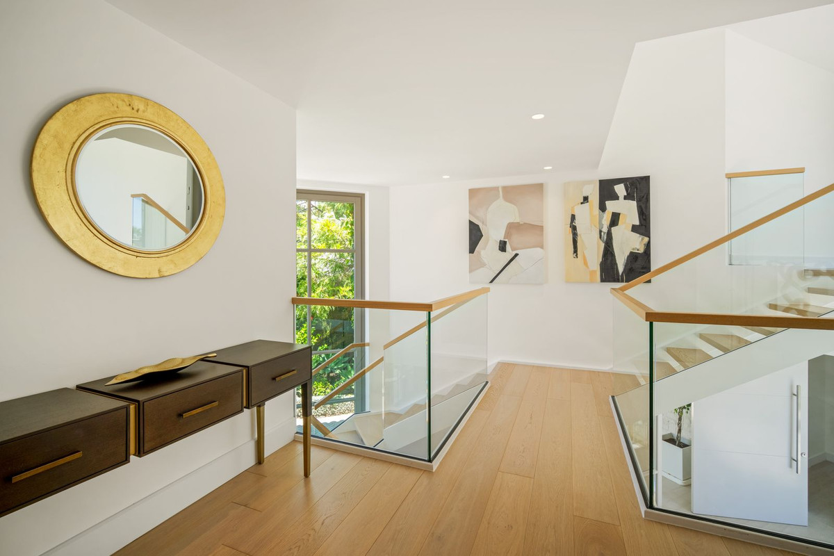 6 Bed Townhouse for sale in Aloha Costa Del Sol, Málaga, Spain