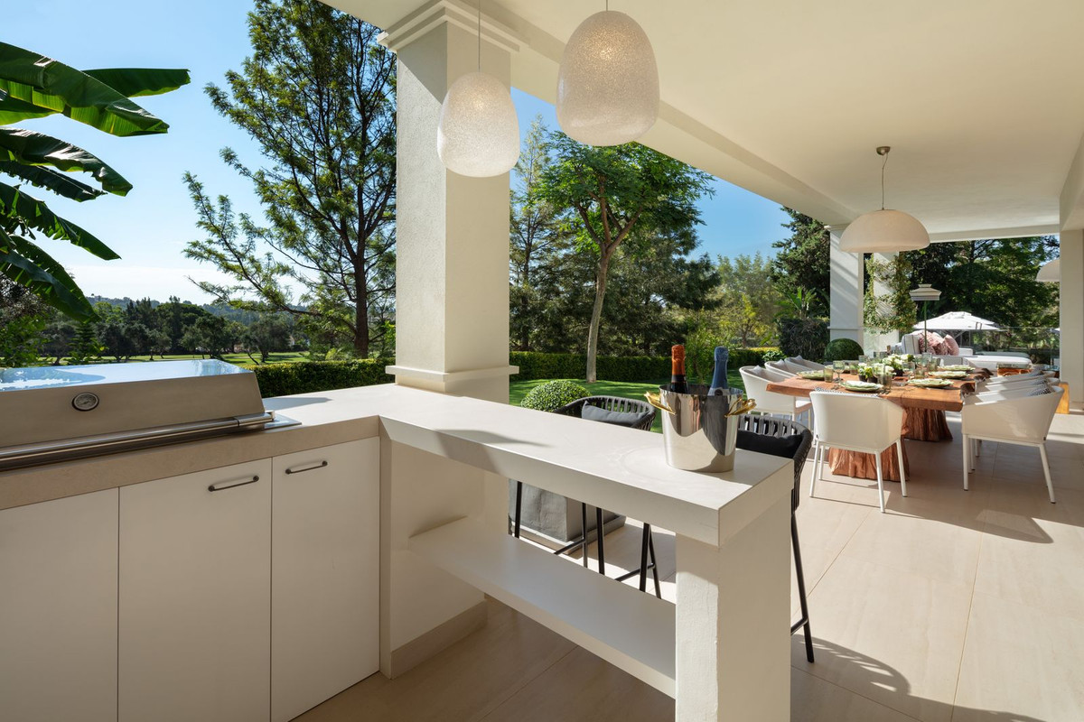 6 Bed Townhouse for sale in Aloha Costa Del Sol, Málaga, Spain