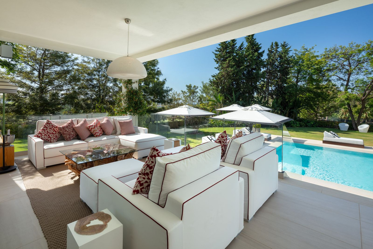 6 Bed Townhouse for sale in Aloha Costa Del Sol, Málaga, Spain