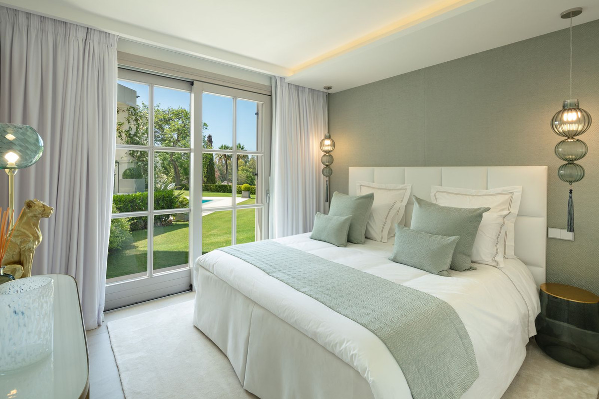 6 Bed Townhouse for sale in Aloha Costa Del Sol, Málaga, Spain