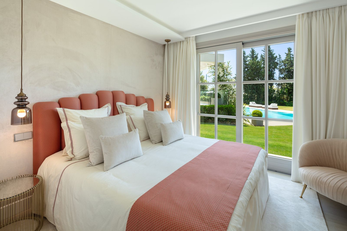 6 Bed Townhouse for sale in Aloha Costa Del Sol, Málaga, Spain
