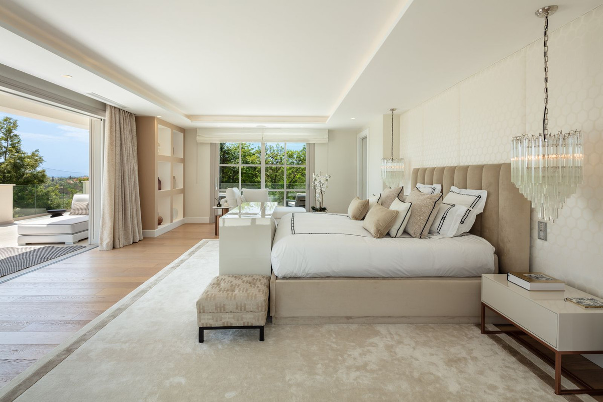 6 Bed Townhouse for sale in Aloha Costa Del Sol, Málaga, Spain